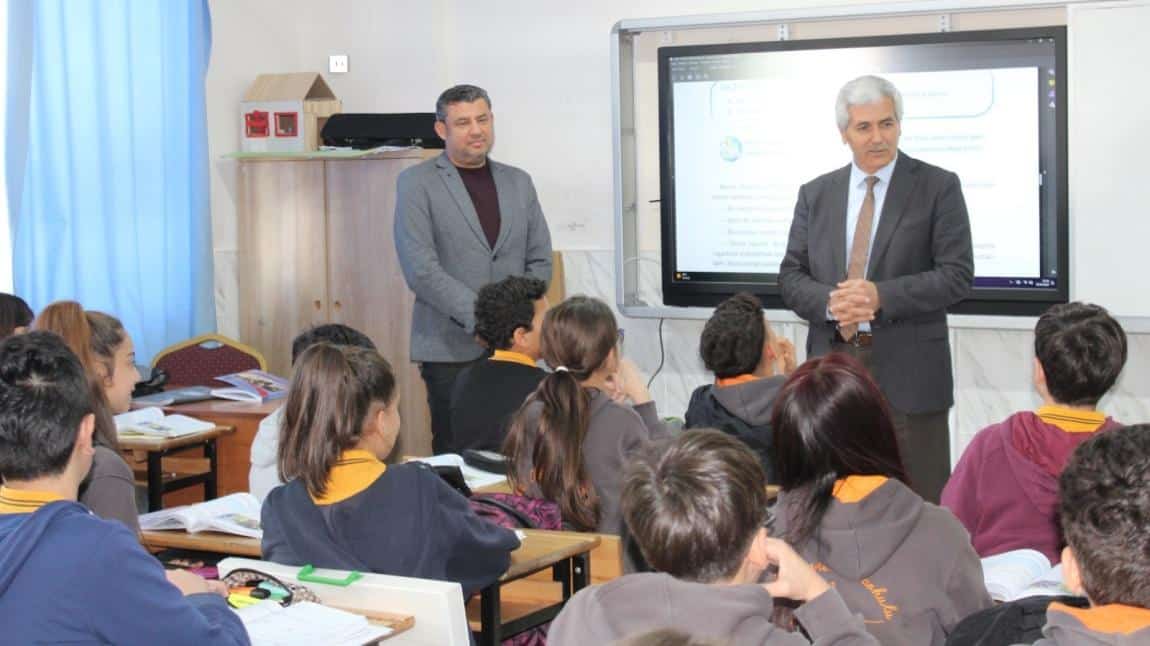 İlçe Milli Eğitim Müdürümüz Mehmet BADAS, okulumuzu ziyaret ederek incelemelerde bulundu.